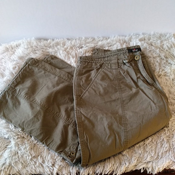 3 for$30  Kiss Capri Cargo Khakis, sz. 8 - Picture 3 of 6